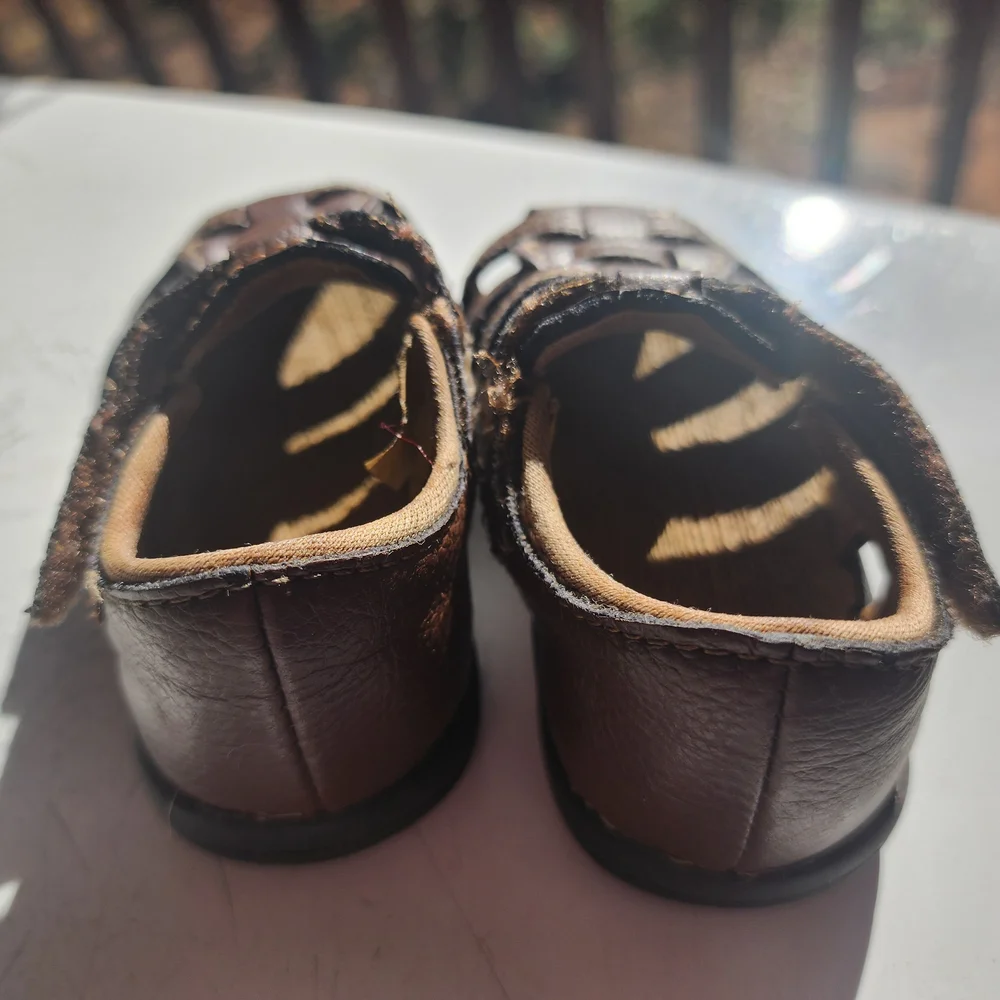 Wonder Nation Brown Sandals with Adjustable Straps and Durable Sole - Picture 4 of 7